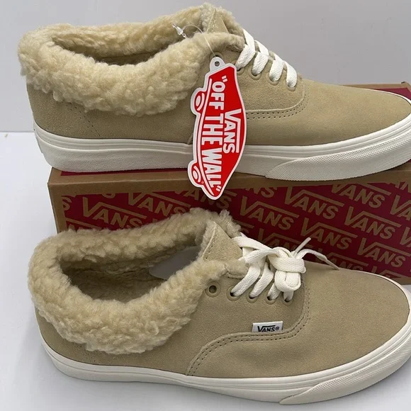 Vans WMNS Tan Fleece-Lined Sneakers Authentic Sherpa
Cozy Hug Mojave Desert - Picture 2 of 16